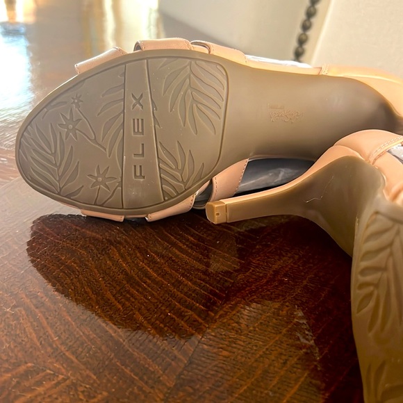 LifeStride Mallie, Blush Vinci size 8 wide, 3” heel, pump new in box. - Picture 5 of 6